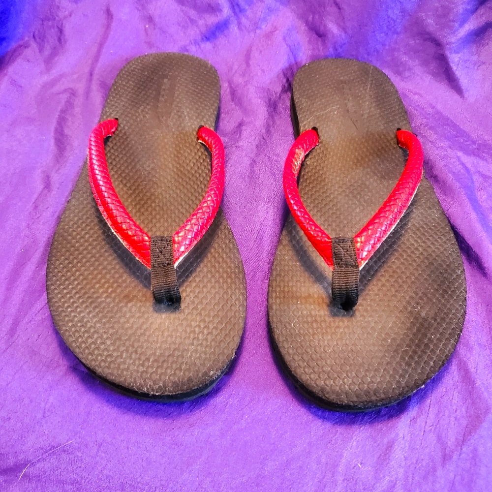 Size 9 women's speedo flip flops